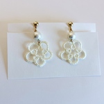レースのお花とコットンパールのイヤリング/ピアス