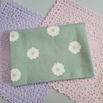 🌺春色ペパーミントグリーン花柄布地のふた付きポケットティッシュケース
