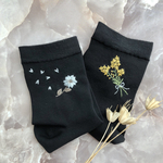 手縫い刺繍＊〜flower(菜の花&桜)＊〜左右柄違い靴下