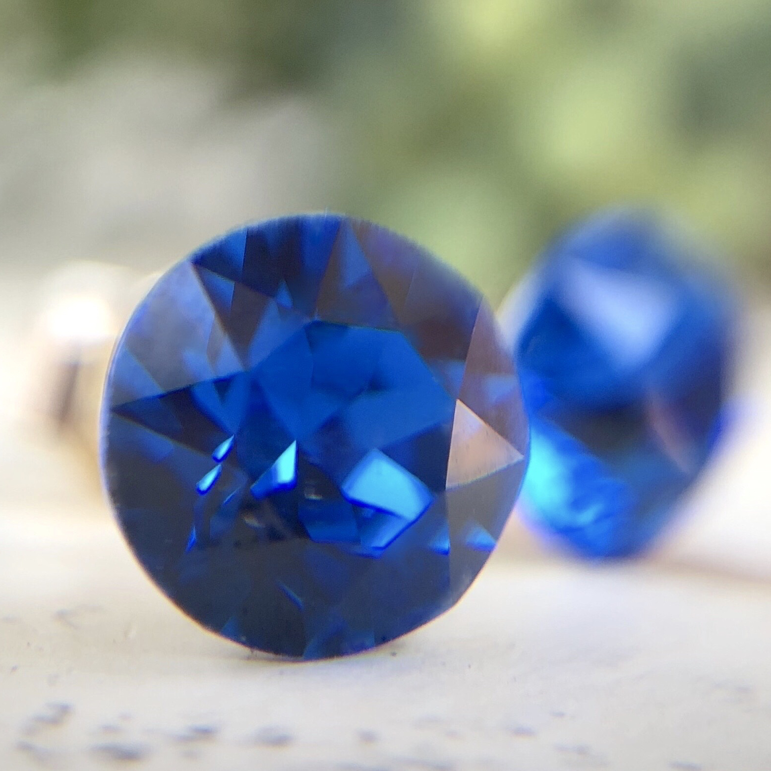 スワロフスキー クリスタル ブラックダイヤモンド ピアス 6mm ブラック 
