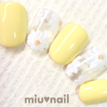 再販17♡パステルイエローのフラワーネイル