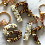 White×brown★シェル　レジンイニシャルキーホルダー