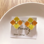 オレンジとイエローのガラスタイルのチタンピアス/ネジバネイヤリング