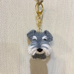 編みぐるみ犬キーホルダー：シュナウザー(ソルト&ペッパー)