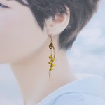 ＊14ｋｇｆ＊優しく揺れるミモザと葉っぱのピアス＊フラワー＊イヤリングに変更可能＊イエロー＊