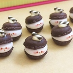⭐️SALE⭐️⑧くるくるチョコスティックのチョコマカロン/ストラップ・イヤホンジャック・フックピアス等に
