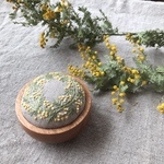手刺繍＊ウッドボウルピンクッション/リネン生地/ミモザ/ミモザの花  .2