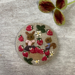 リネン生地刺繍ブローチ