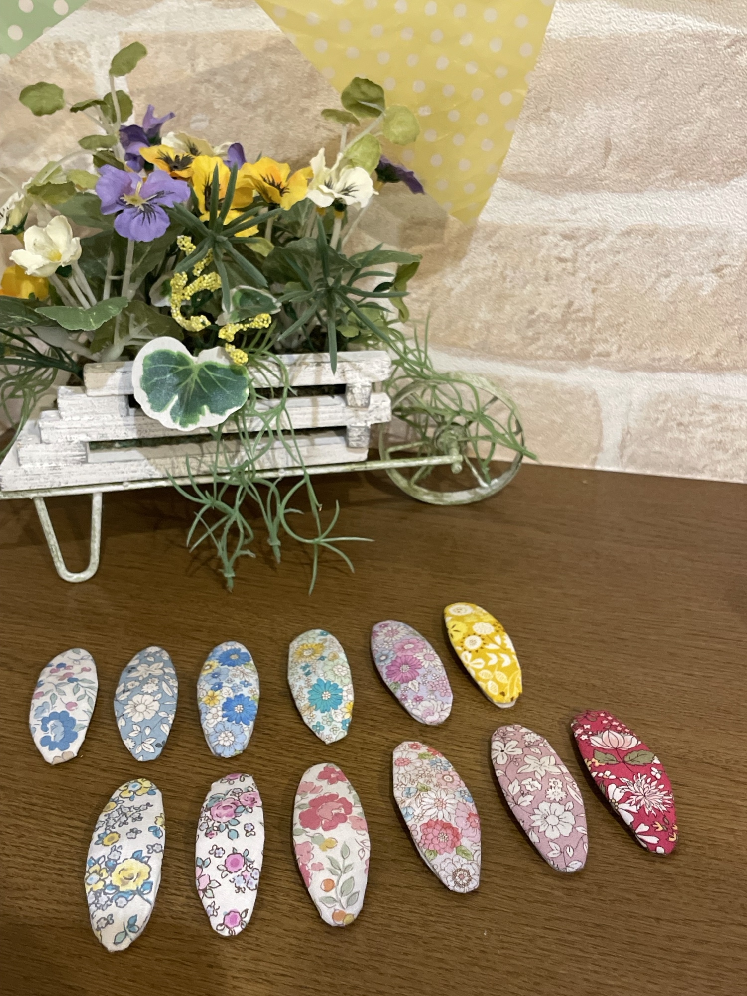 【225】リバティプリント　ハンドメイド　オーバルパッチンピン　ヘアピン　3個 MY mama 三角 メタル パッチンピン シルバー 54mm 2個 □ 子供