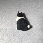 【受注生産】猫の後ろ姿ブローチ・ハチワレ