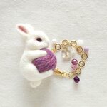 ウサギと毛糸玉 バッグチャーム(Sサイズ)