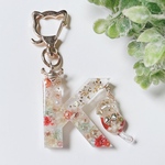 猫とお花のイニシャルキーホルダー「k」