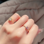 Pinky chain ring (clear)