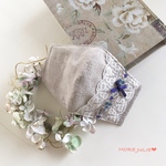 💓ワイド幅　ハーフリネン 濃いベージュと国産ダブルガーゼで作った立体マスク　キナリお花刺繍チュールレースダブル×ベージュボタニカルチロルリボン　スミレリボン　ポケットタイプ