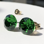 スワロフスキー　クリスタル　ダークモスグリーン　ピアス　8mm                    グリーン　モス　苔　緑　森　植物　夏　ヒーリング　癒し　ボタニカル　ハーブ　