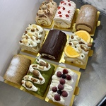 【送料無料！４月限定】選べるロールケーキ３品