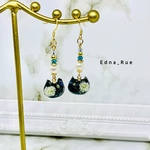 2個セット♡ピアスにも変更可能⋆꙳かすみ草猫ちゃんのマスクチャーム(ピアス・イヤリング・ノンホール樹脂)　金属アレルギー対応　送料無料　パーツ変更無料