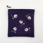 パンジーの手刺繍スクエアポーチ(紫)