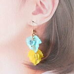 （送料無料)　ウクライナの国旗色・リーフピアス⑭　※マスクチャーム・イヤリングに変更可能