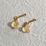 リカちゃんお花ピアス（薄ピンク）