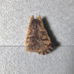  【受注生産】猫の後ろ姿ブローチ・キジトラ