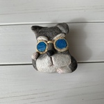 サングラスシュナのブローチ