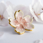 【陶器】和な草花のブローチ　ねじれ桜（ピンク）｜やきものジュエリー
