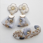【4/2販売】 お花刺繍とインド刺繍のピアスorイヤリングとパッチンピンのセット