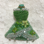 👗ドレス型ブローチ　ビーズ刺繍ブローチ