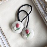 くるみボタン　刺繍ヘアゴム　チューリップ刺繍　お花刺繍
