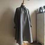 ギンガムチェックリネンで作ったハイネックフレアワンピース