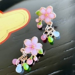 春を囁く桜のピアス
