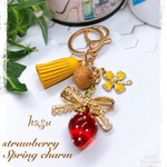 イエローdesignいちごのチャーム🍓