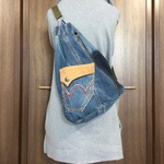 リメイクジーンズのボディバッグ 左肩掛け