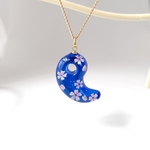 ＊春の新作＊夜桜の勾玉型レジンのネックレス