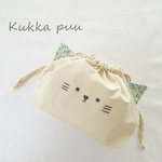 ねこお弁当巾着（生成り×青小花）