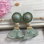 ビーズ刺繍カボションのピアス　オーガンジーフラワータッセル　コットンパール　ヴィンテージ　サージカルステンレス　アレルギー対応