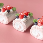 ミニチュア　春の苺ロールケーキ