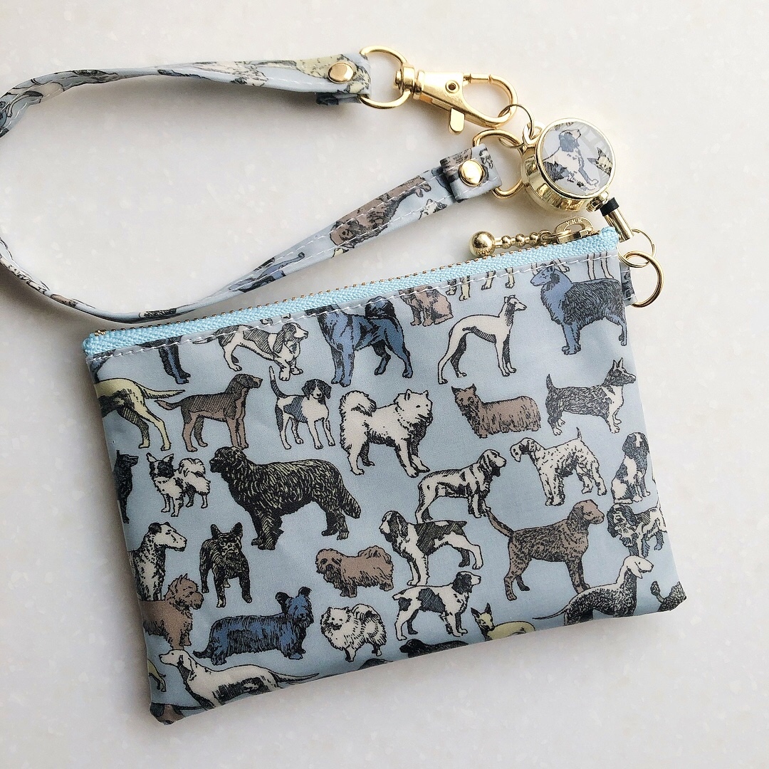 リバティ ラミネート リール式キーケース ジェニーズリボンズ・グレープ 再販♡リバティ「ベストインショウ」（ブルーグレー）パスケース