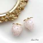 2pcs ピンクベージュ☆いちごチャーム