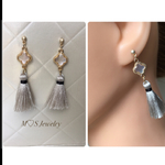 【タッセルLG×クローバー】ホワイトシェルピアス