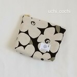ミニポーチ★夜用OK サニタリーポーチ★化粧ポーチ★小さめポーチ  北欧フラワーblack