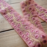 【65㎝カット済み】　カラー　オーガンジー　刺繍リボン 【ストロベリー】　