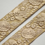 インド刺繍リボンᢂ ゴールドフラワーリボン【ベージュ】インド刺繍　刺繍リボン　刺繍　リボン　シルク　トリム　ブレード　ジャガードリボン レース