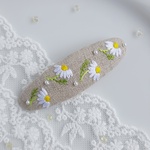 (7㎝)大人可愛い カモミール刺繍パッチンピン