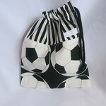 お名前タグつき 巾着袋【サッカーボール／ブラック】片紐