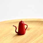 【数量限定￥850→￥600】路地裏の喫茶店＊レトロポップな琺瑯風コーヒーケトル(コーヒーポット)  マルーンレッド 1/6〜1/8サイズ ミニチュア 1点 オリジナルディスプレイ台紙付き【個別発送】