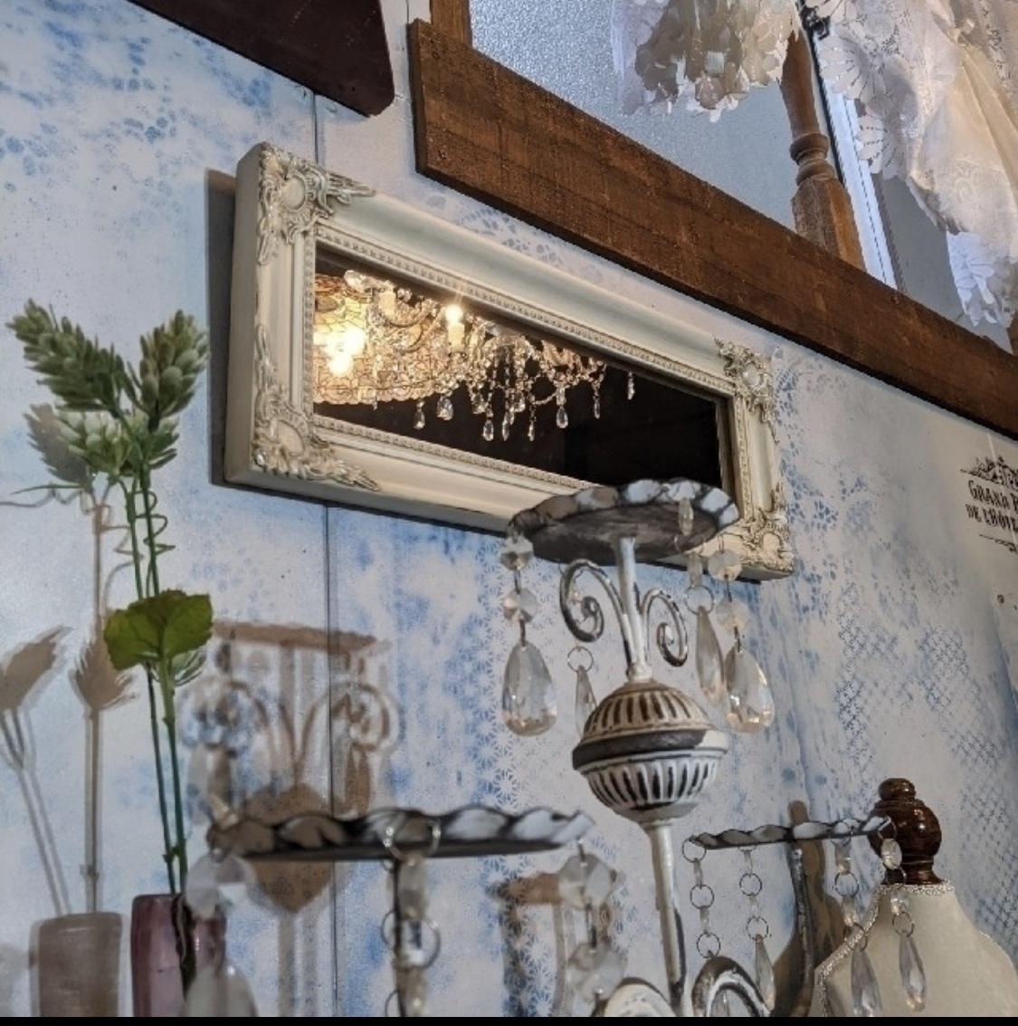 81 Off アンティークな部屋 エレガントなウォールミラー アンティークホワイト 横型 壁掛け鏡 店舗什器 インテリア装飾品 Metrocentreom Com