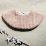 シンプルなやさしいピンクのスタイ　デイリーにも　初めてのスタイにも