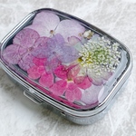 本物の押し花を閉じ込めたピルケース　アクセサリーケース